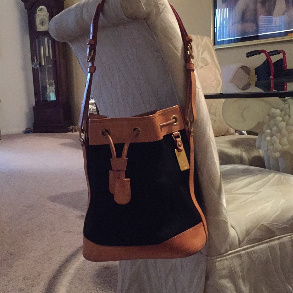 Dooney & Bourke Feed drawstring bag